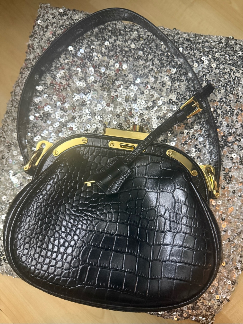 Vintage Black Croc-Embossed Shoulder Bag with Gold Hardware